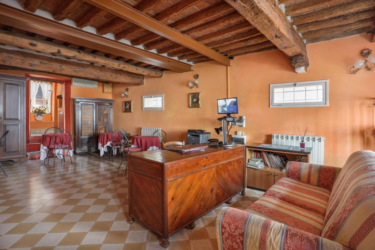 Antica Residenza Santa Chiara -City Center Лукка Экстерьер фото