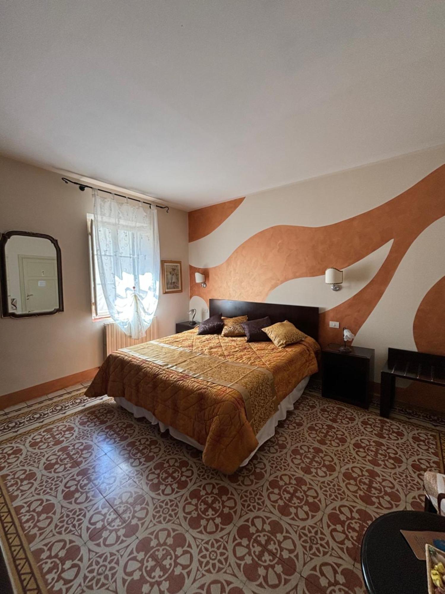 Antica Residenza Santa Chiara -City Center Лукка Экстерьер фото