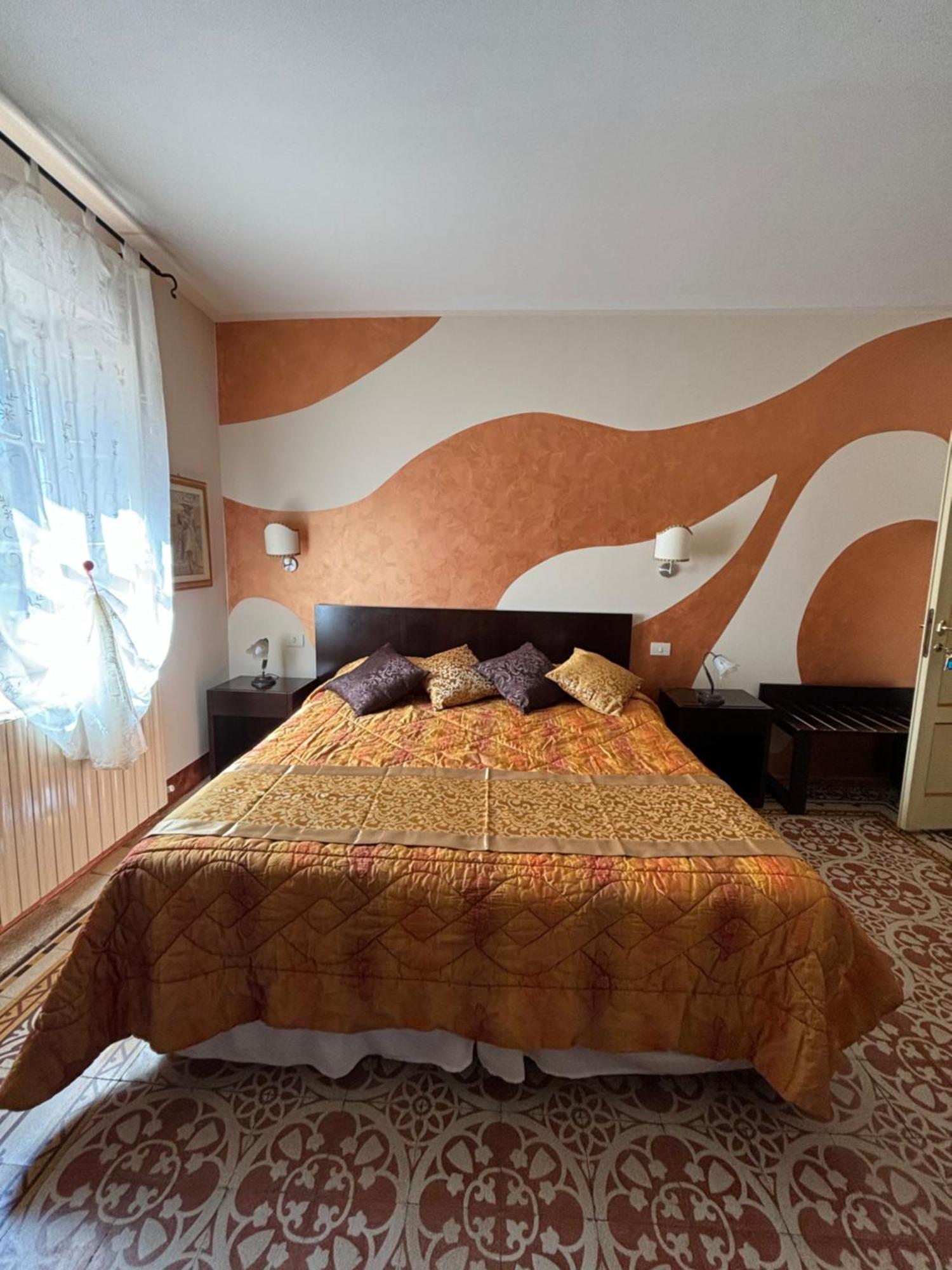 Antica Residenza Santa Chiara -City Center Лукка Экстерьер фото