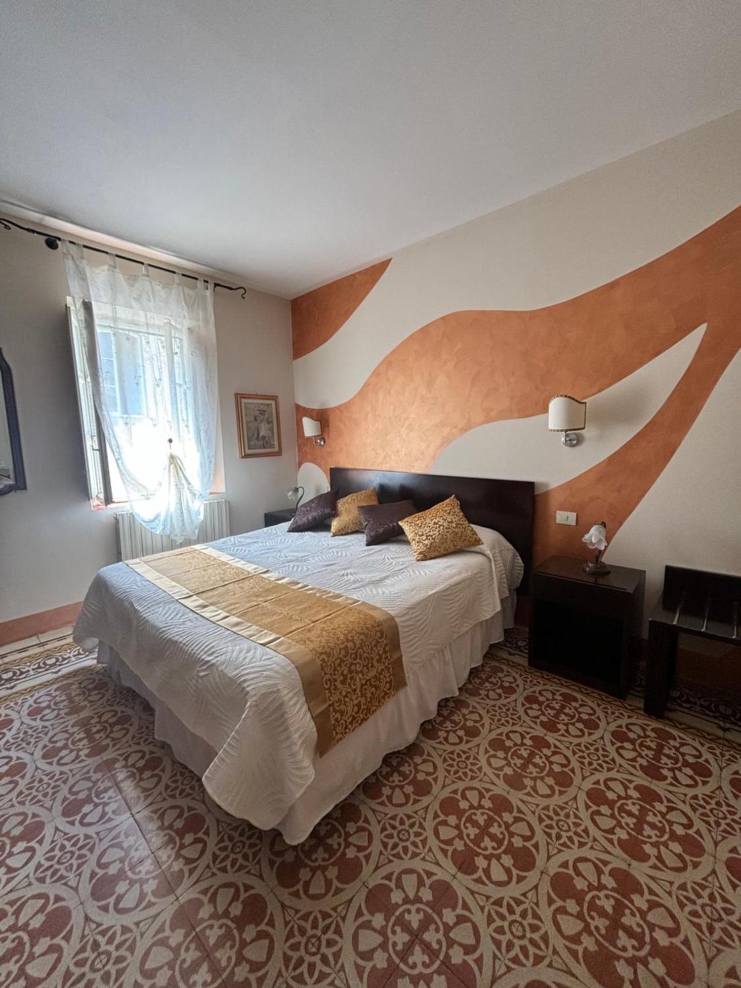 Antica Residenza Santa Chiara -City Center Лукка Экстерьер фото